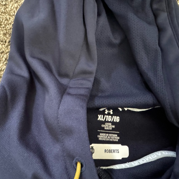 Men's Under Armour Navy Notre Dame Fighting Irish 2023 Sideline Quarter-Zip Hood - Picture 3 of 4